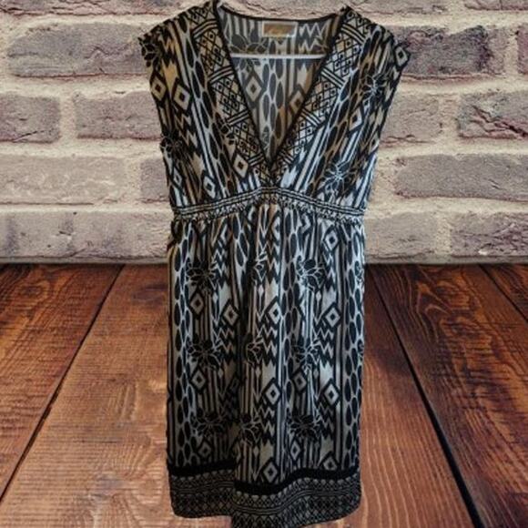 Everly Grey Small sleeveless v-neck lightweight black and white spring dress. - Picture 1 of 1